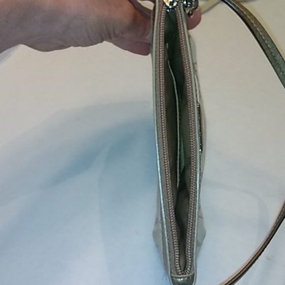 Coach wristlet. - Picture 8 of 11